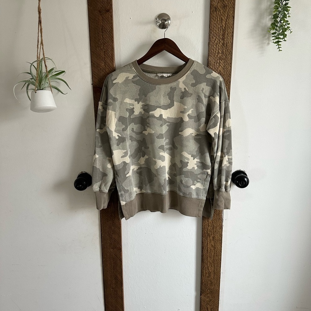 Hippie Rose Women’s Camo Sweatshirt Size Small Pullover Camouflage Sweatshirt